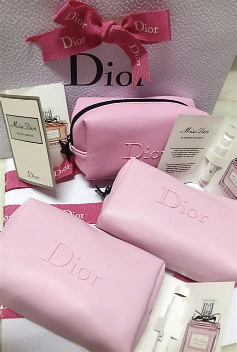 dior gratis pouch